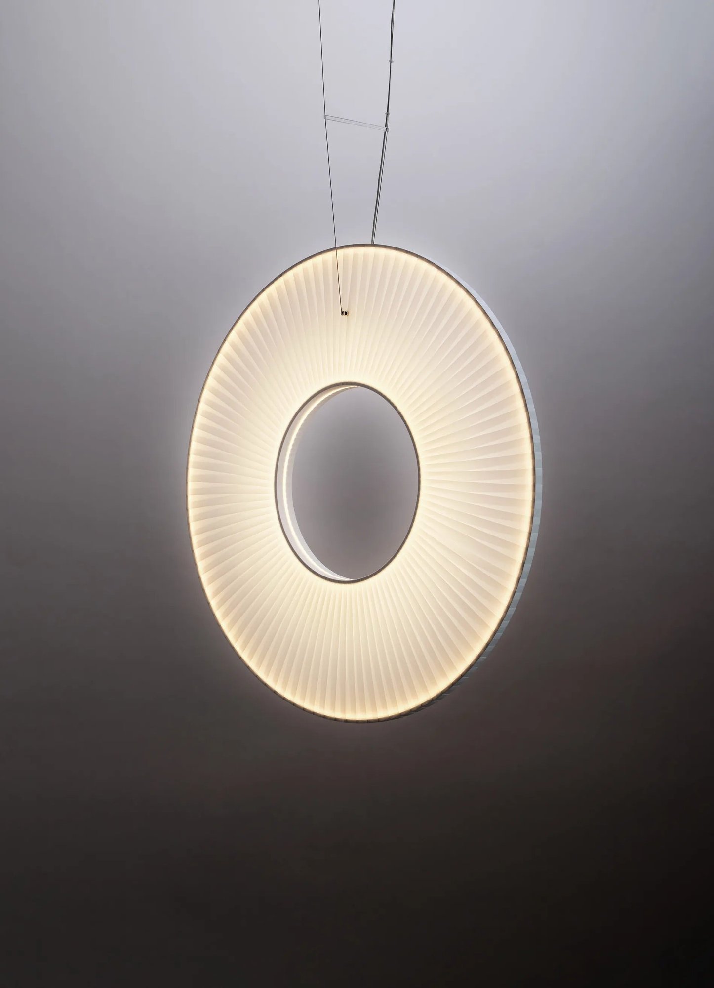 Подвесной светильник Iris Pendant Vertical 60 DCW éditions
