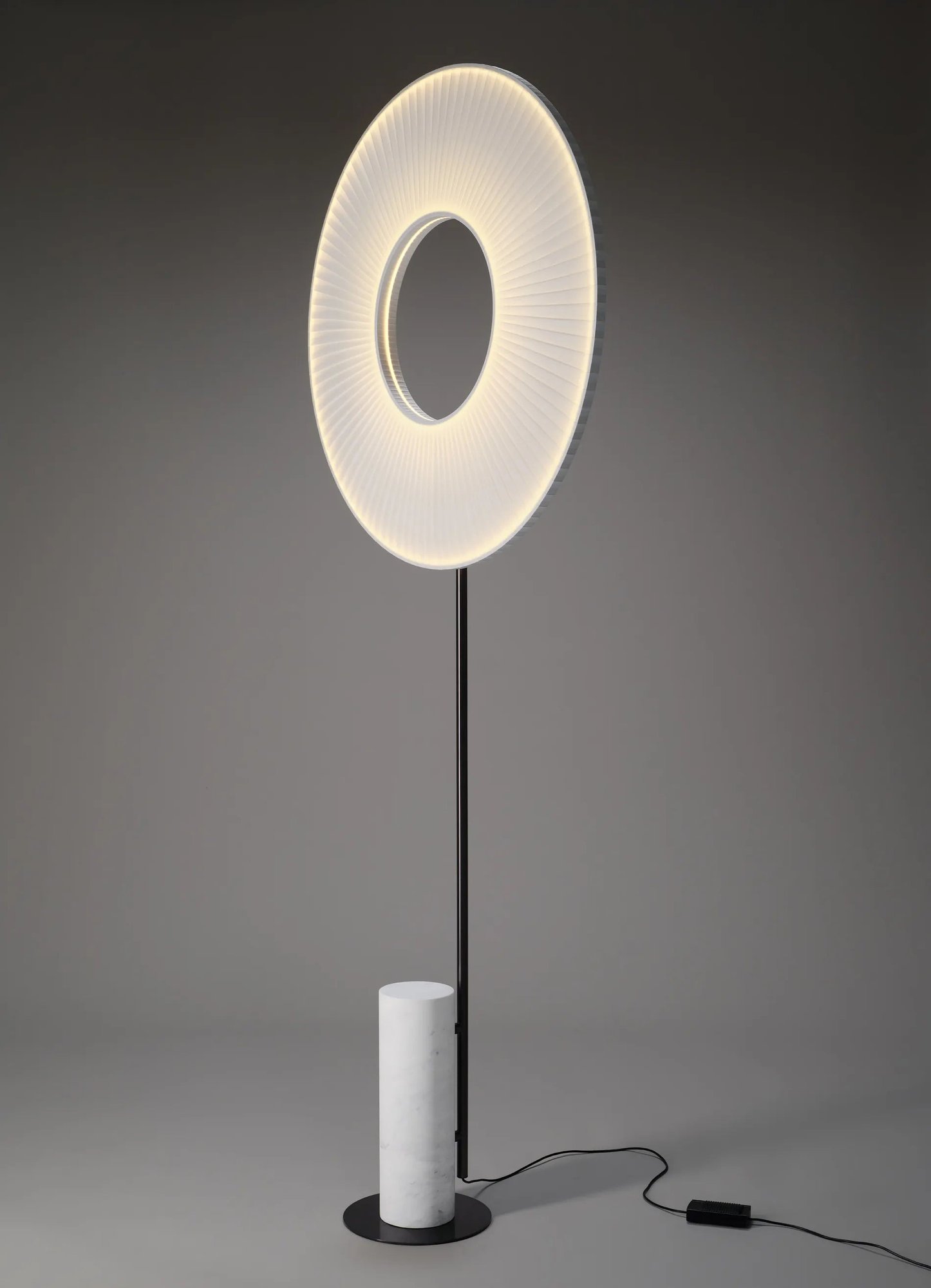 Напольный светильник Iris Floor Totem 80 DCW éditions