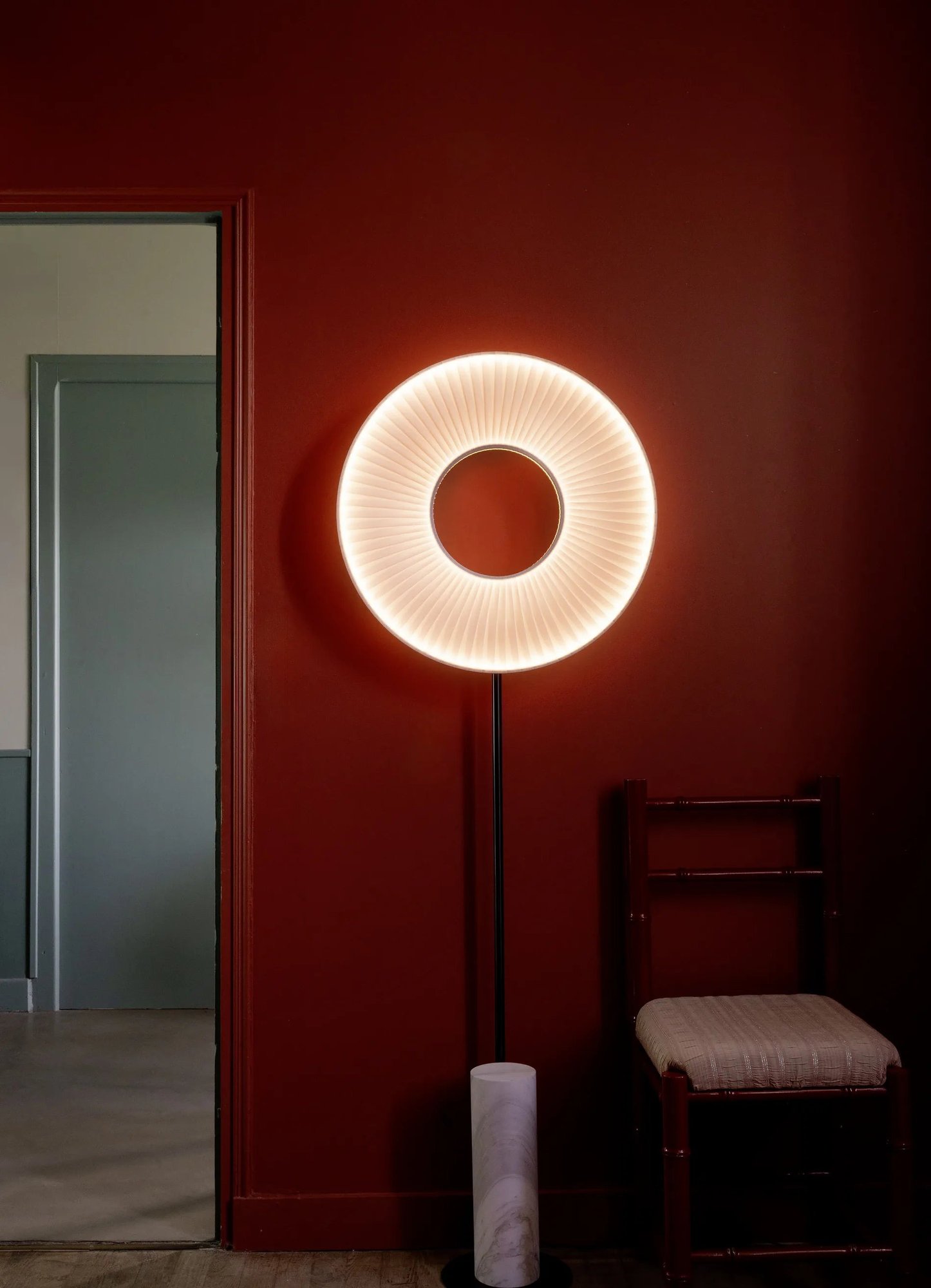 Напольный светильник Iris Floor Totem 60 DCW éditions