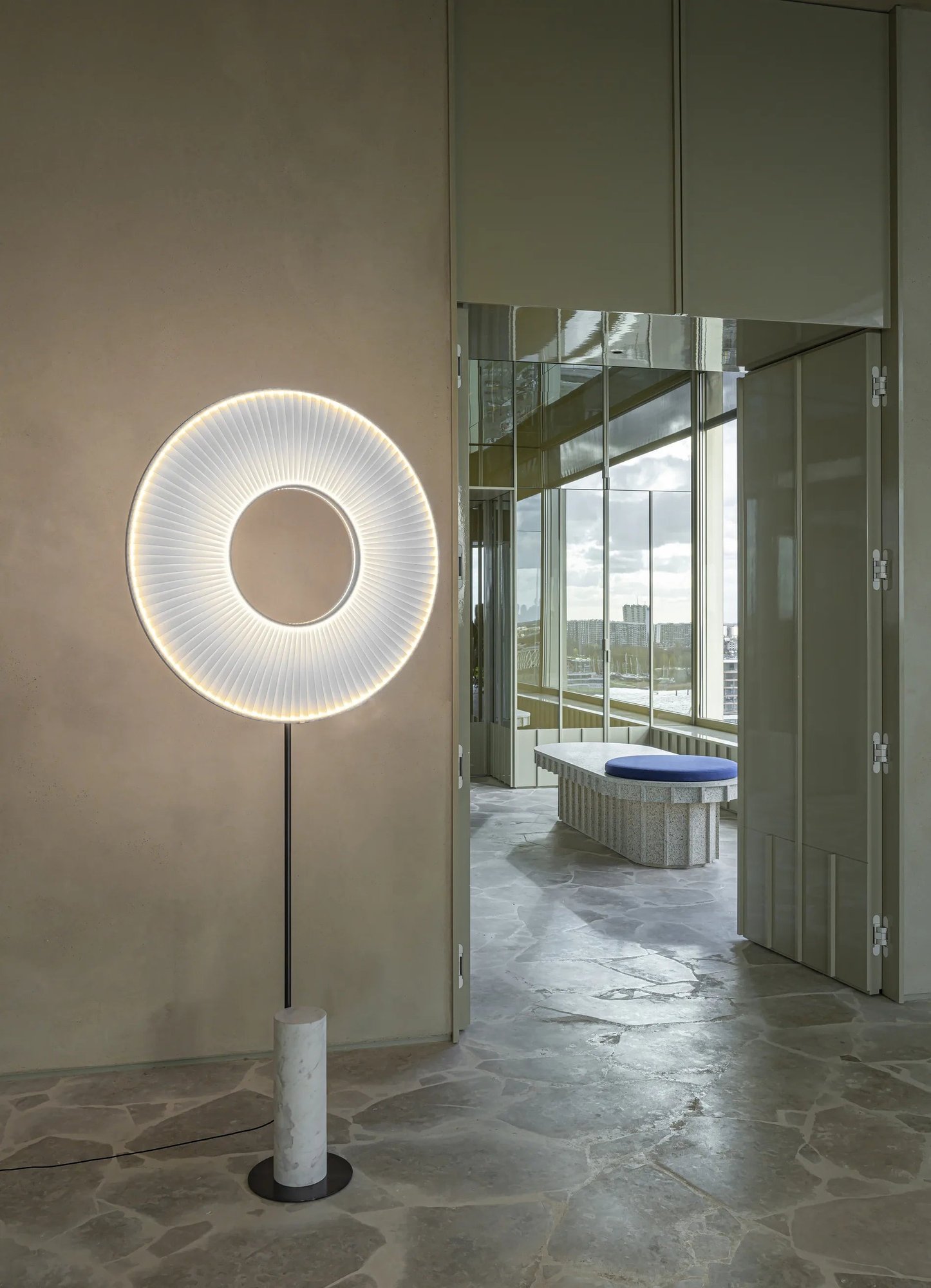 Напольный светильник Iris Floor Totem 80 DCW éditions