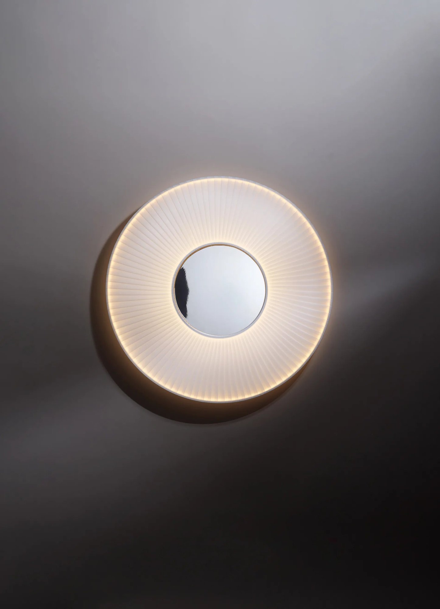 Настенный светильник Iris Mirror 60 DCW éditions