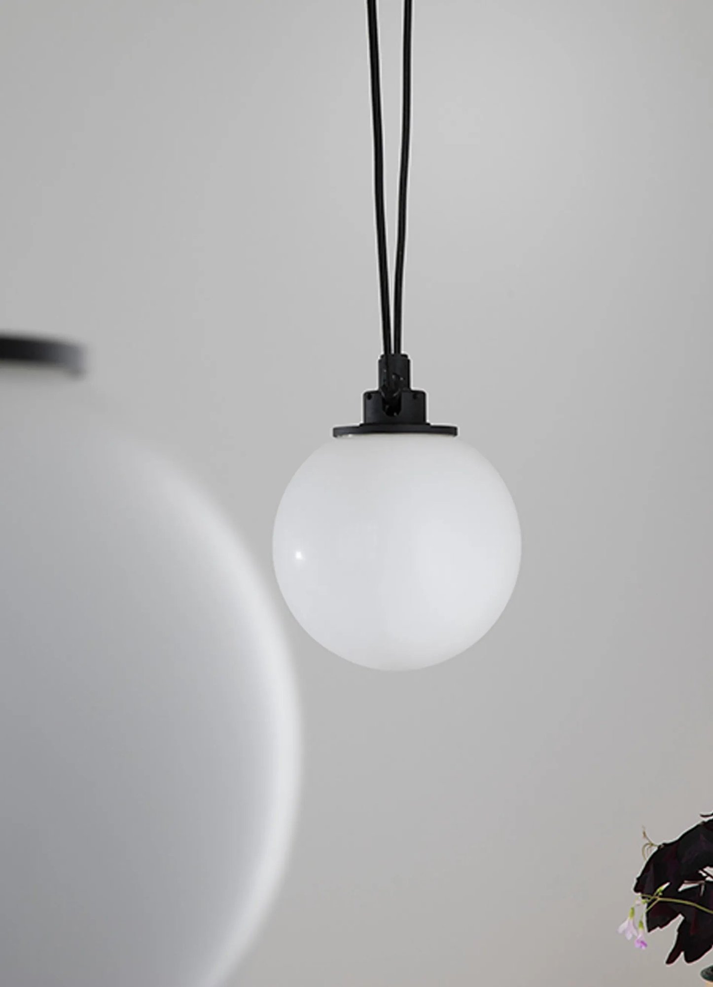 Подвесной светильник Acrobate de Gras N°323 - Glass Ball 175 DCW éditions